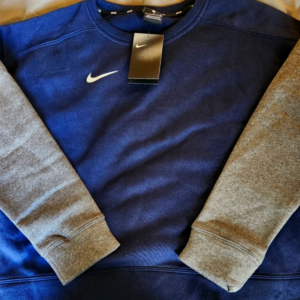 Nike women’s sweatshirt  New  Blue/grey  Size Small Dh3780-419